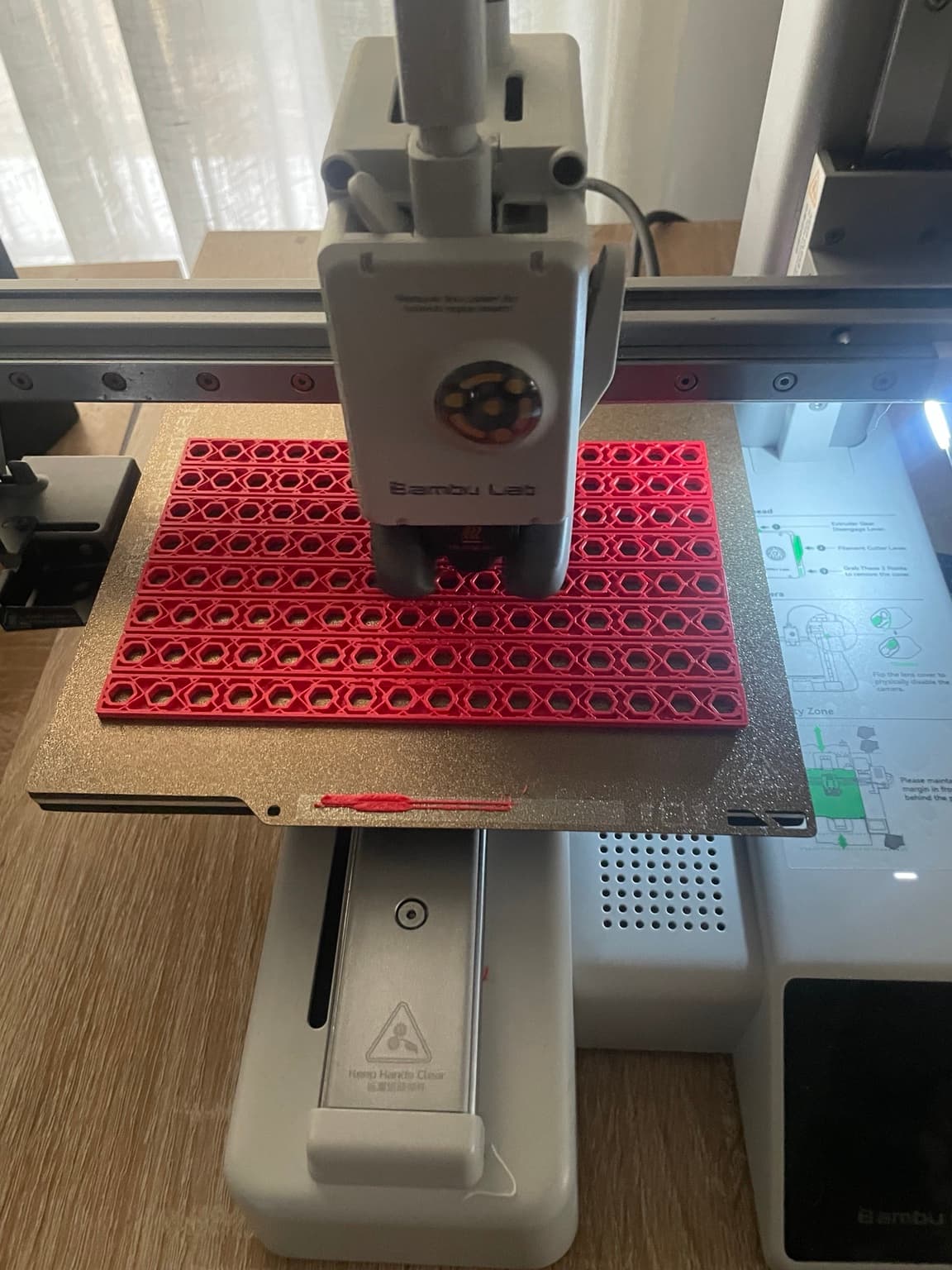 Fotografía del proceso de impresión 3D compartida durante el desarrollo de Eurorack Parts.
